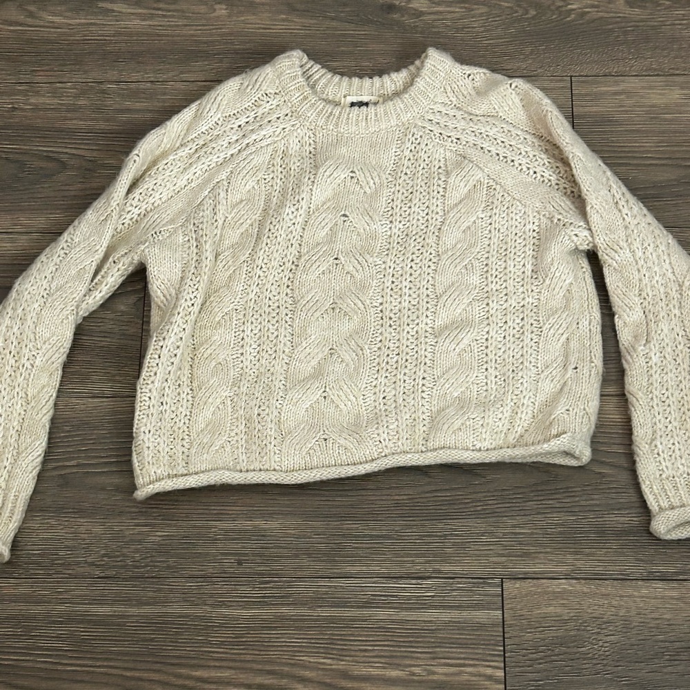 Universal Thread Cream Crew Neck Sweater